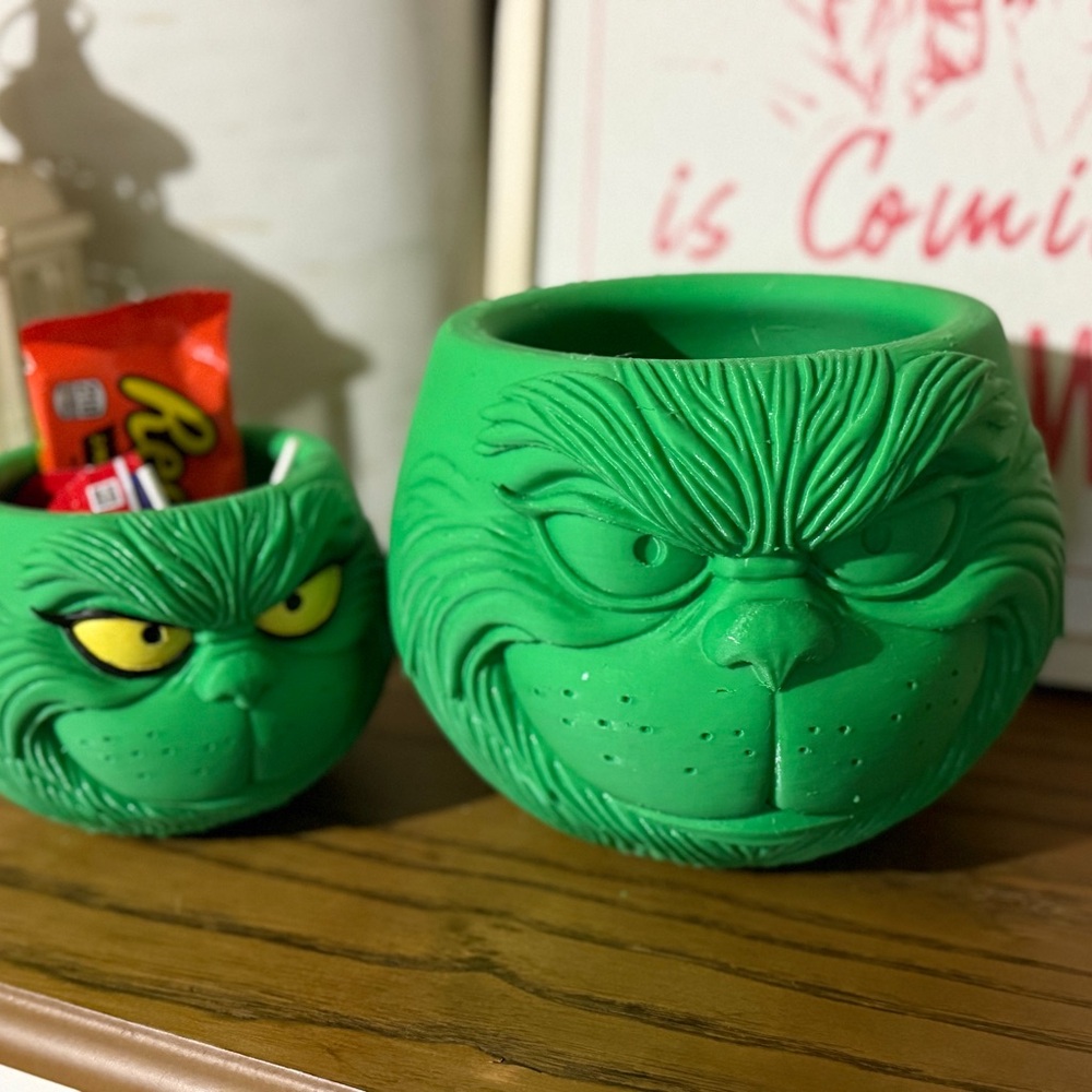 7 Inch Grinch Bowl – Fun & Festive for Candy, Stationery, or Holiday Decor!